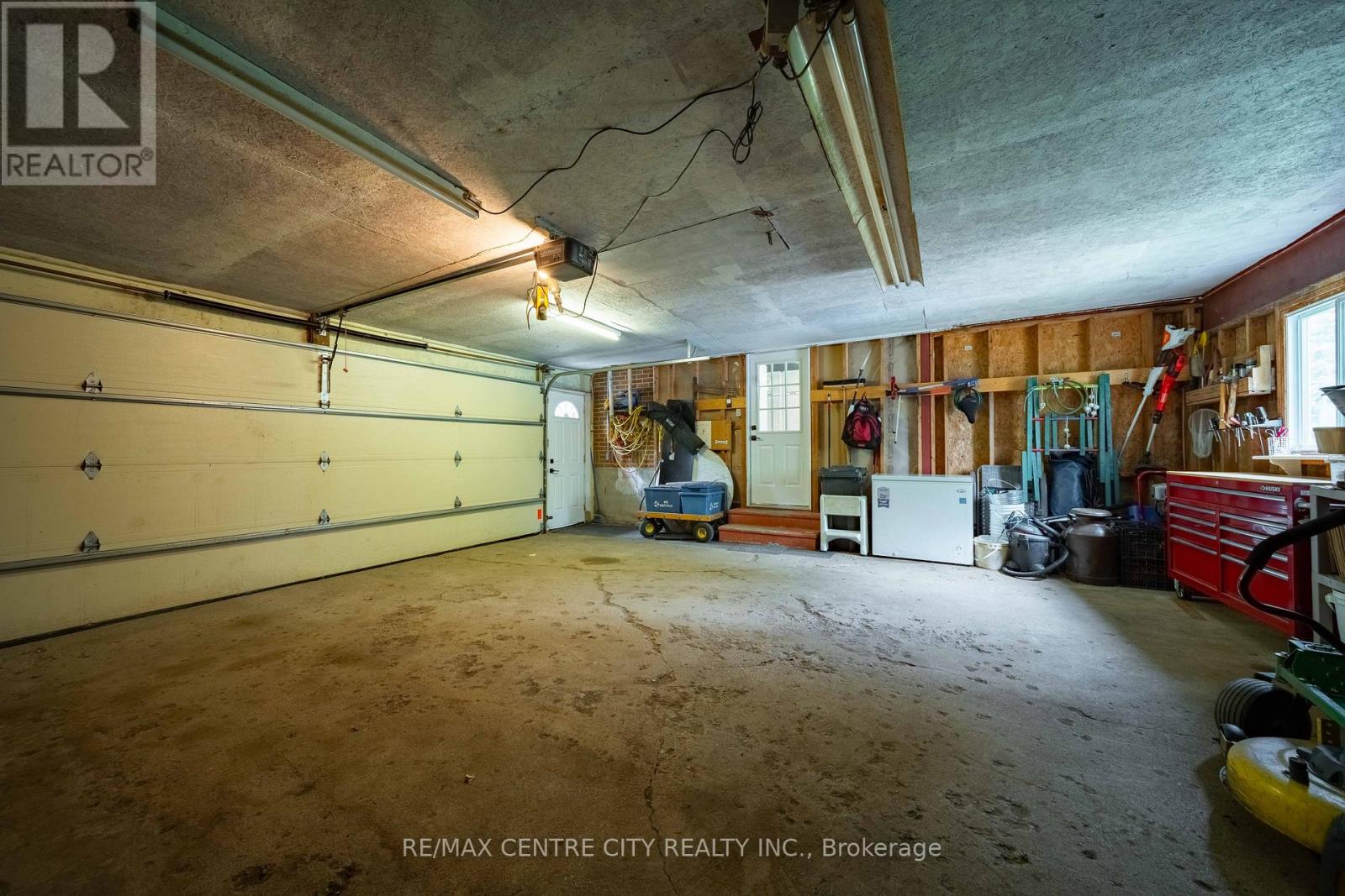 137 CENTENNIAL AVENUE - 31