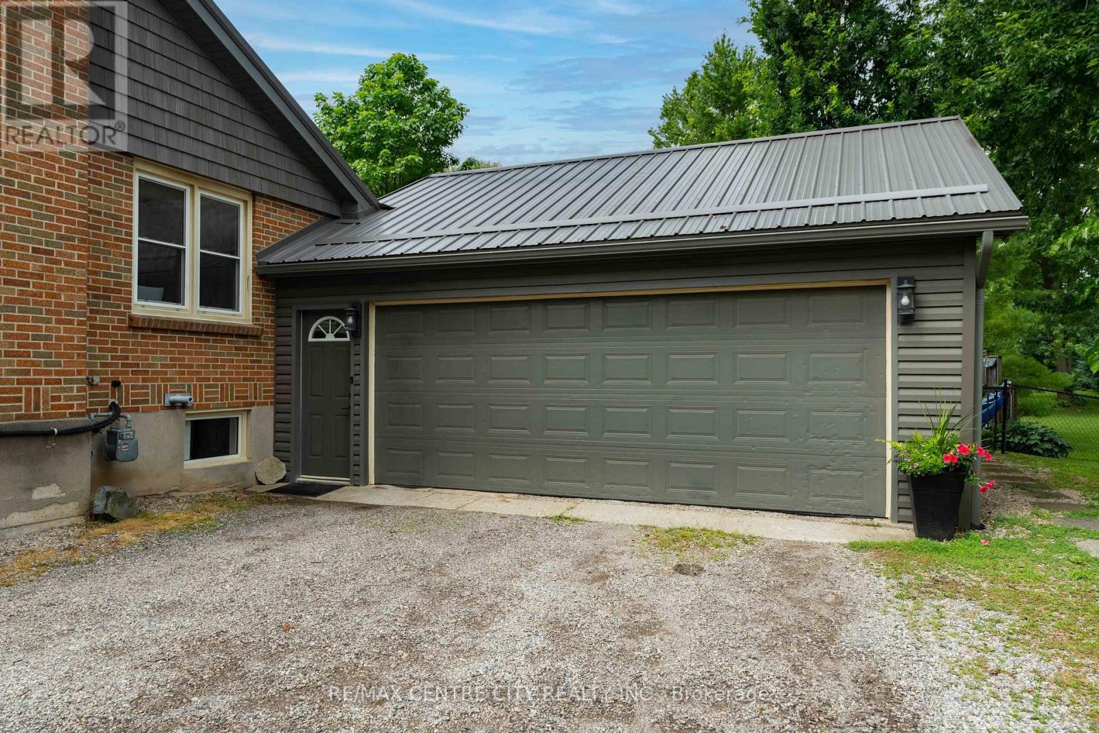 137 CENTENNIAL AVENUE - 4
