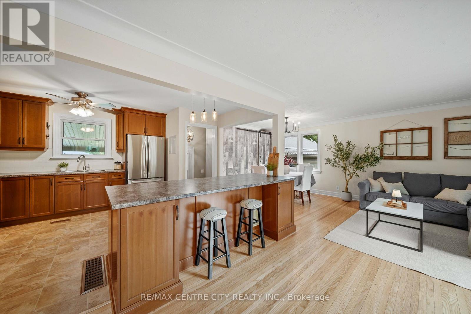 137 CENTENNIAL AVENUE - 7