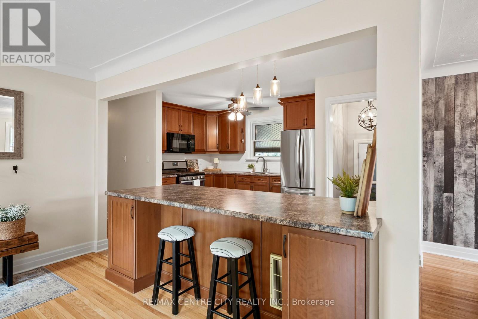 137 CENTENNIAL AVENUE - 8