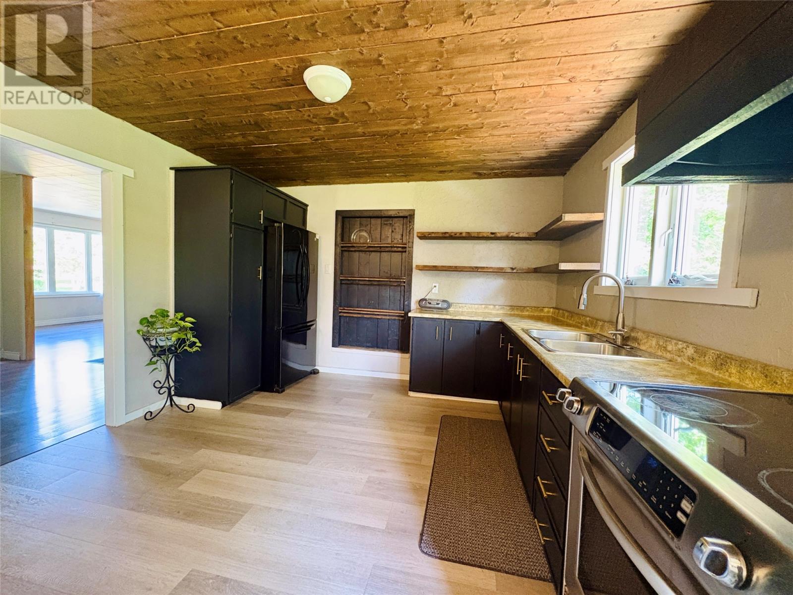 30-32 Hillside Crescent - 12