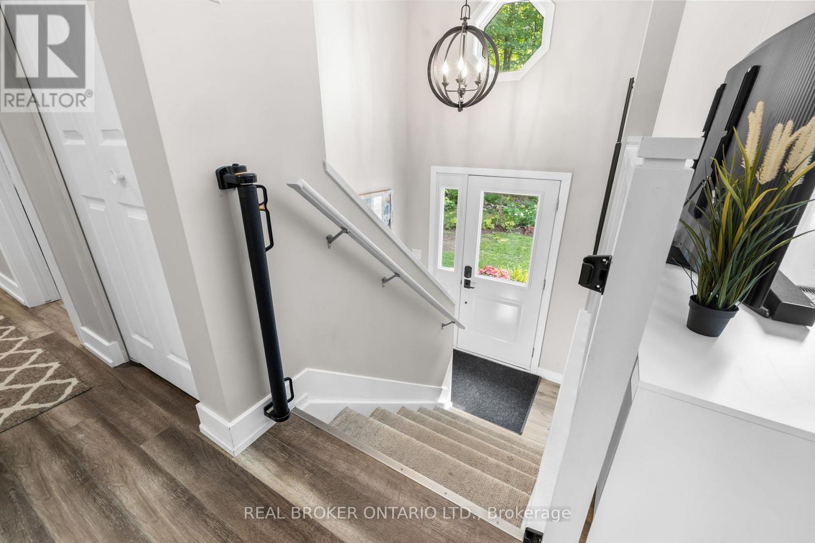 804 DARLING ROAD - Image 3