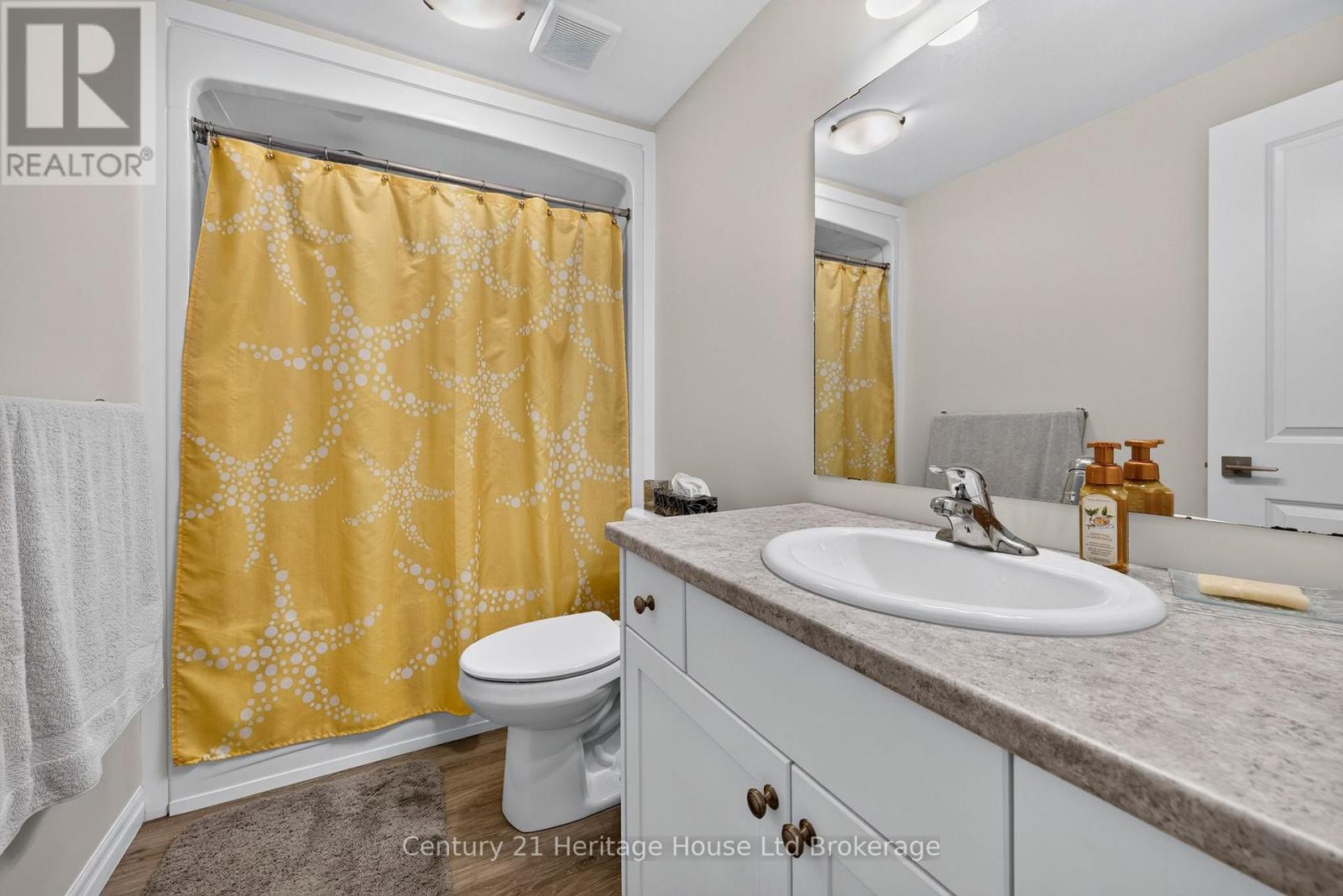 16 HUNTLEY AVENUE - 21
