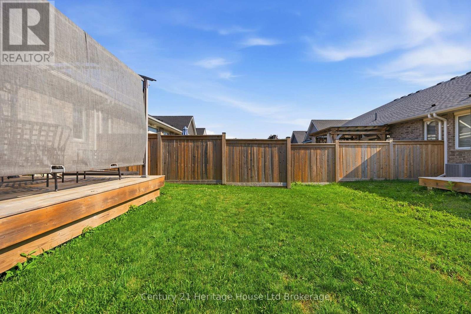 16 HUNTLEY AVENUE - 25