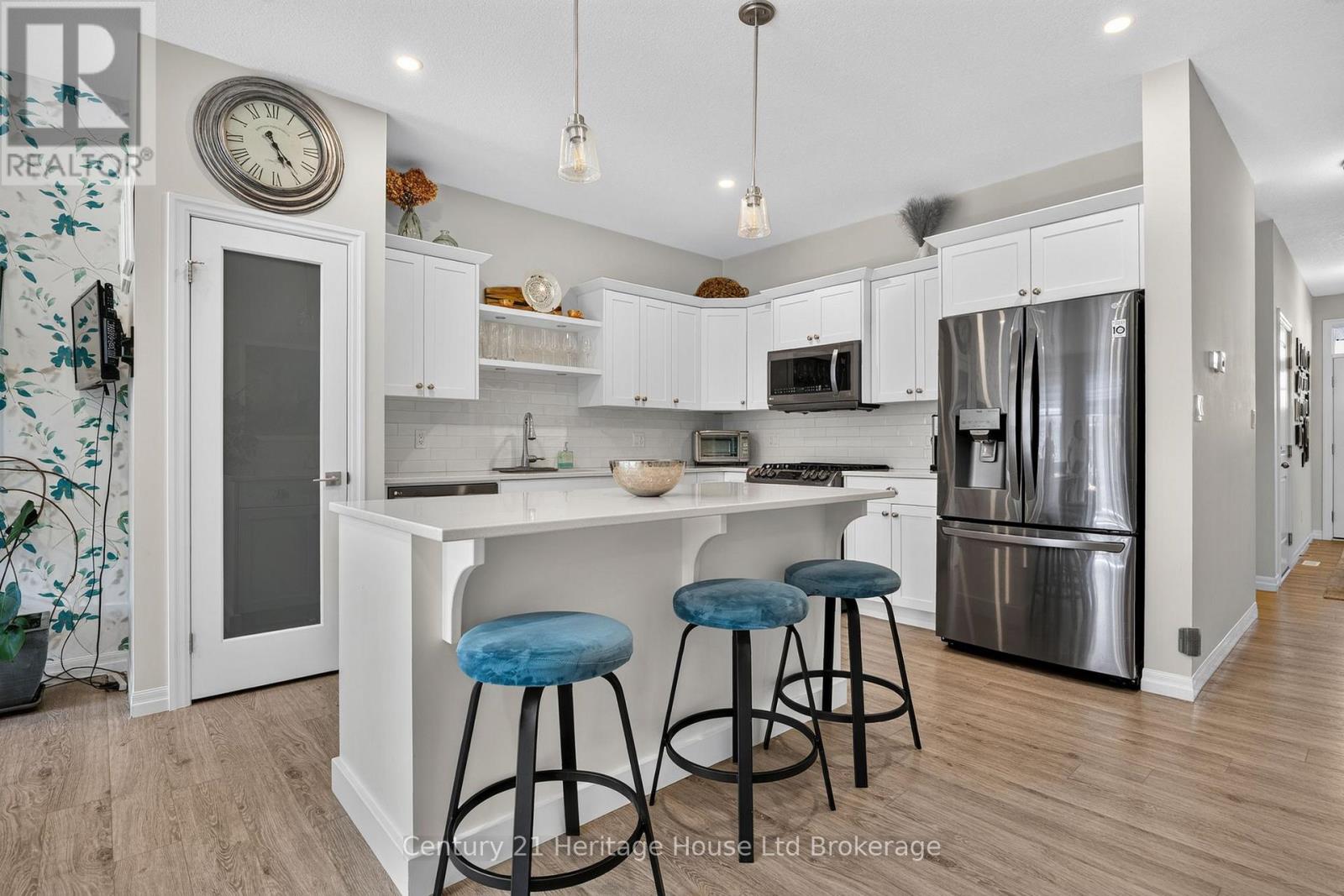 16 HUNTLEY AVENUE - 6
