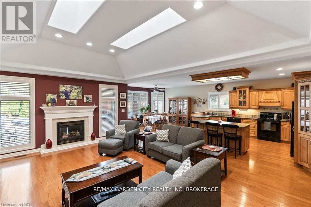 100 THOROLD ROAD E - 13