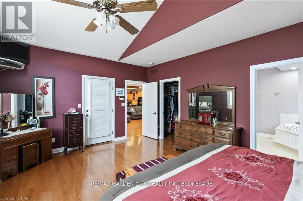 100 THOROLD ROAD E - 16