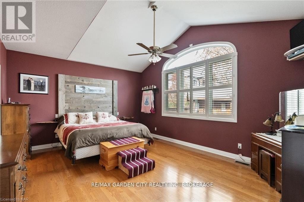 100 THOROLD ROAD E - 17