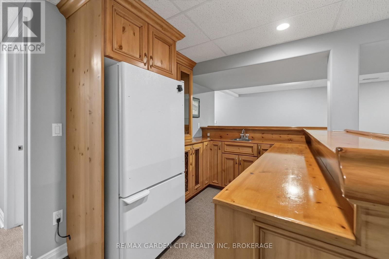 100 THOROLD ROAD E - 26