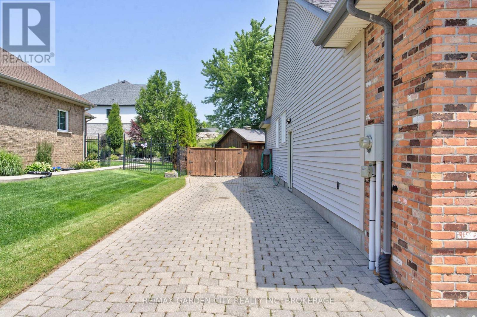100 THOROLD ROAD E - 38