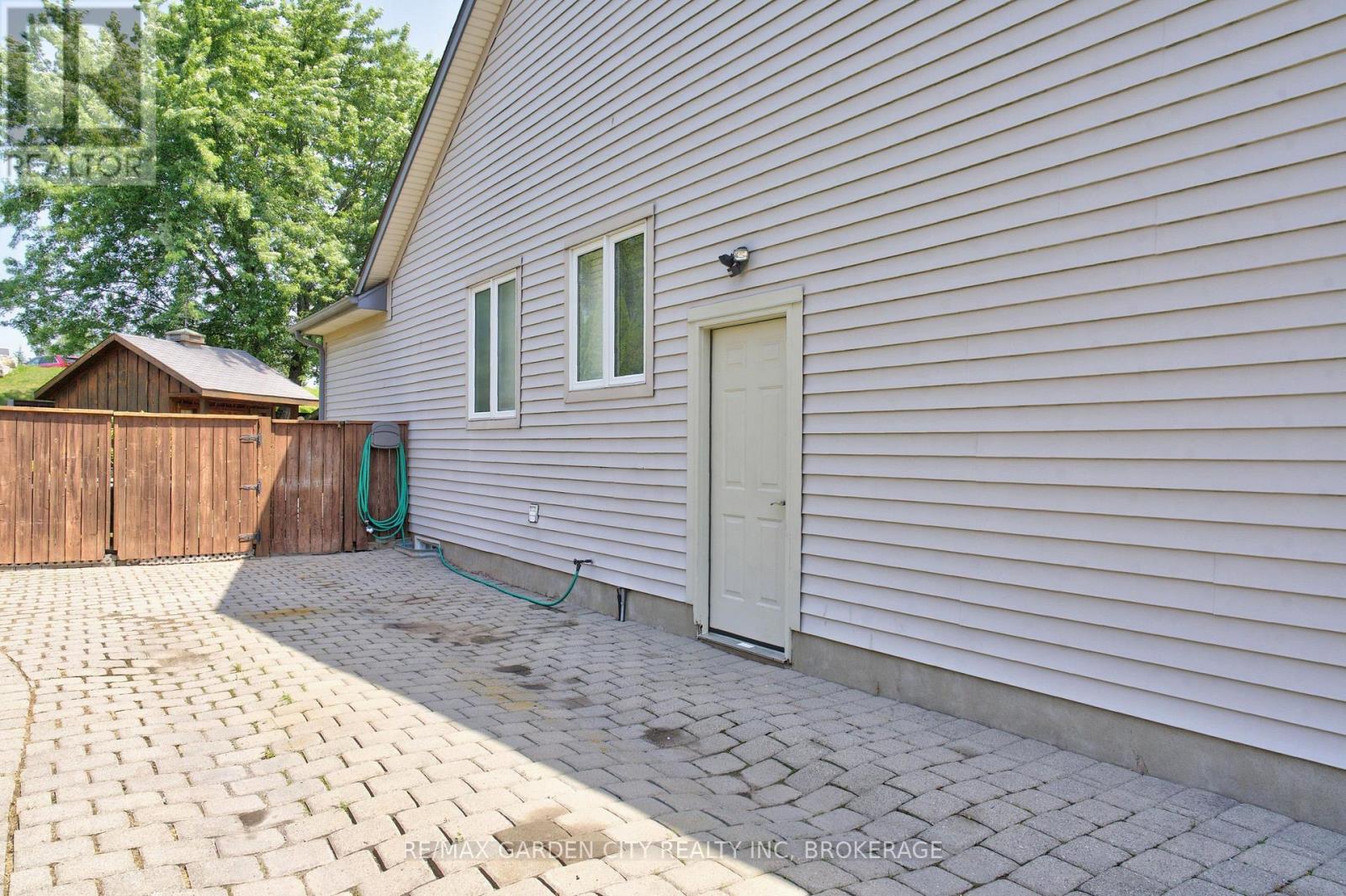 100 THOROLD ROAD E - 39
