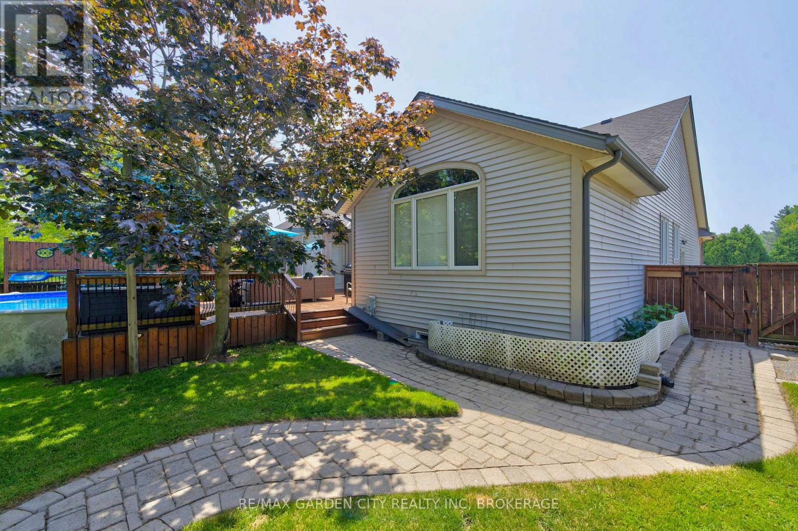 100 THOROLD ROAD E - 40