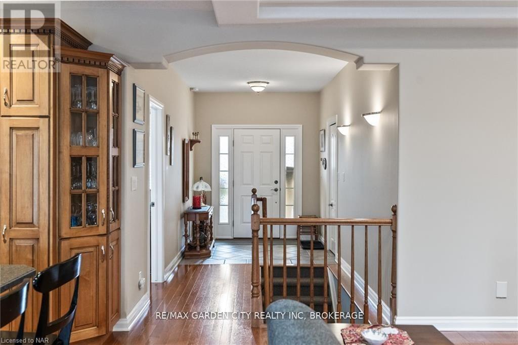 100 THOROLD ROAD E - 5