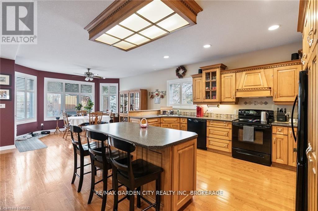 100 THOROLD ROAD E - 8