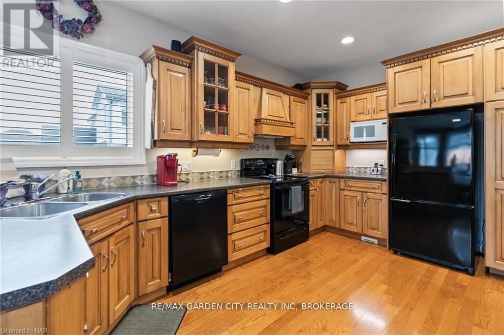 100 THOROLD ROAD E - 9