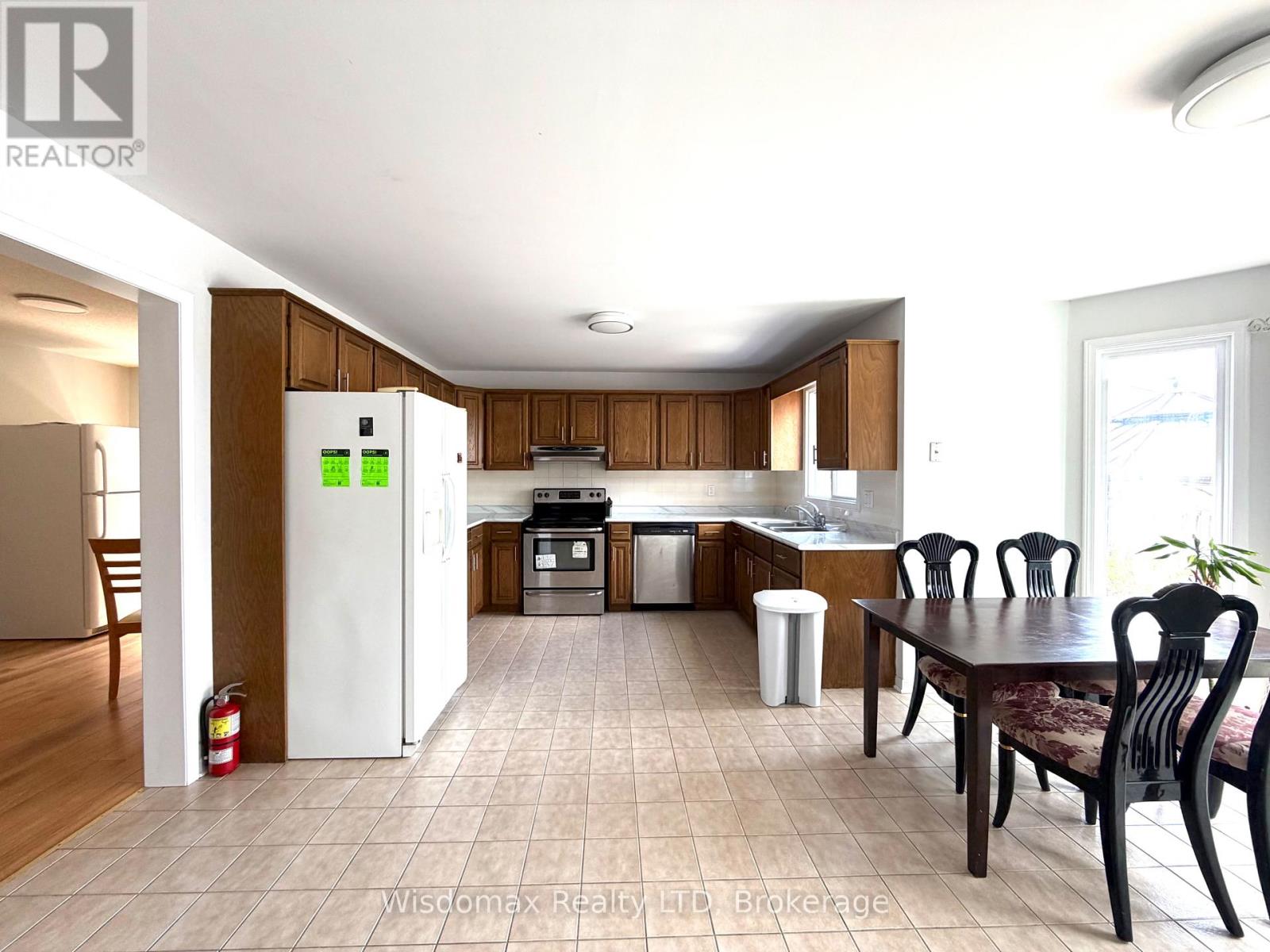 1 CRYSLER CRESCENT - 4