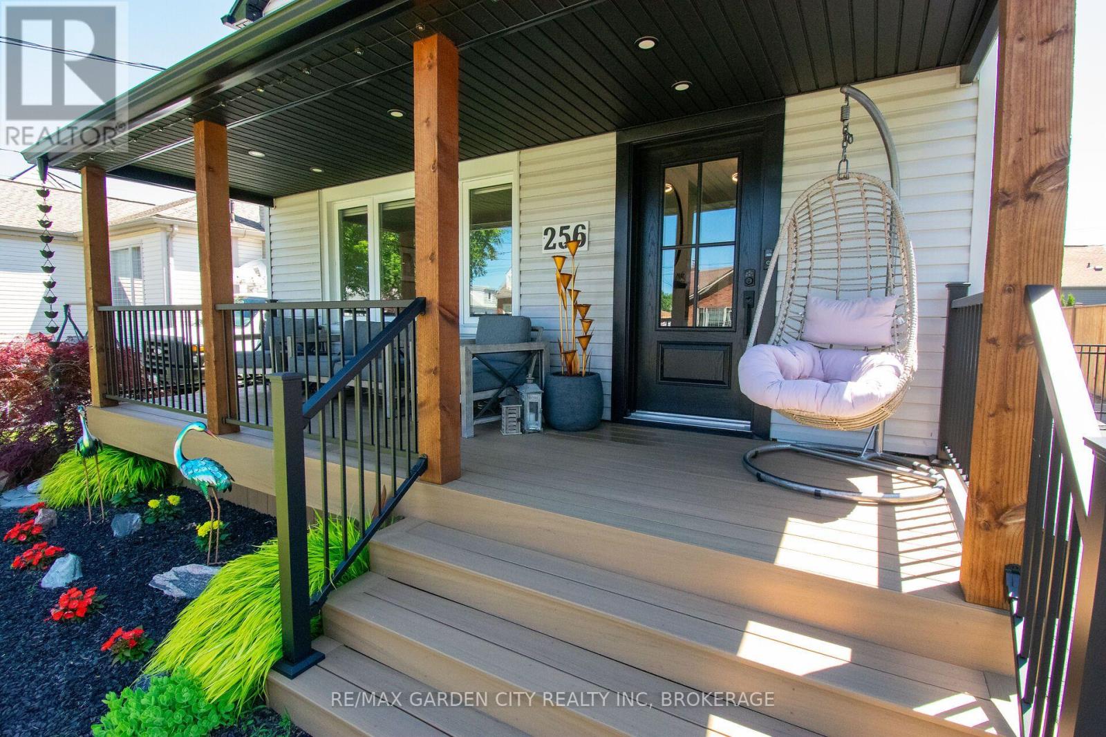256 SCHOLFIELD AVENUE S - Image 3