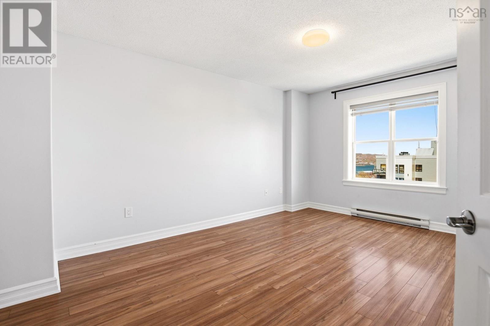 #601 5505 Falkland Street - 32