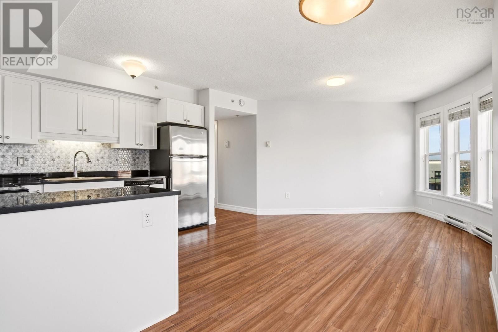 #601 5505 Falkland Street - 28
