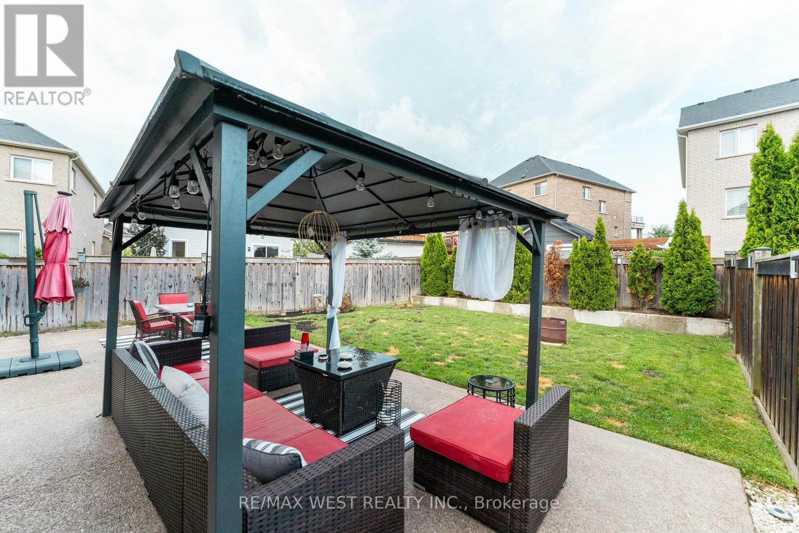 62 BROOKVIEW DRIVE - 33