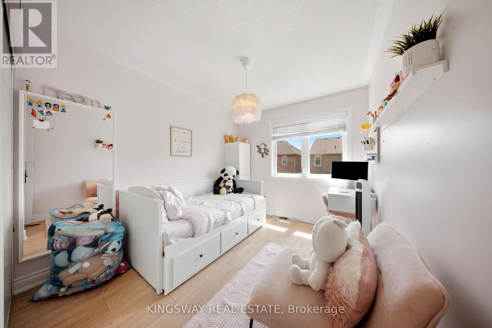 1032 DIEFENBAKER STREET - Image 12