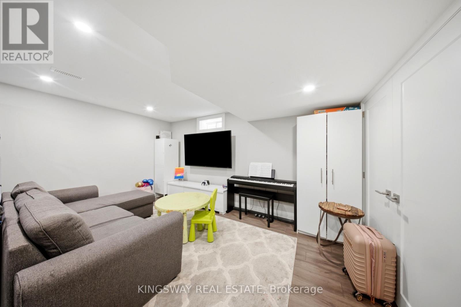 1032 DIEFENBAKER STREET - Image 22