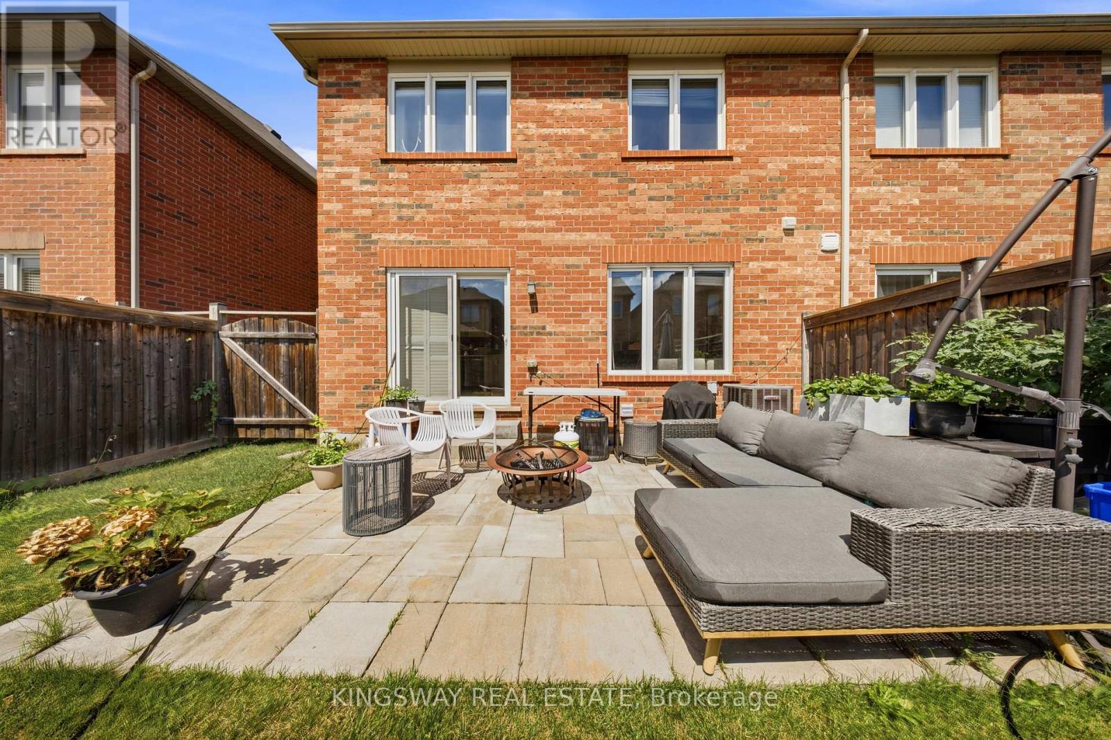 1032 DIEFENBAKER STREET - 25