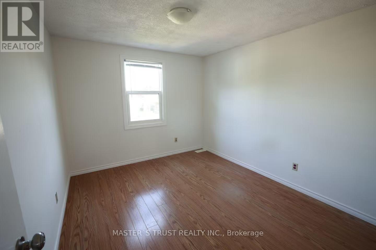 5 THORNBERRY COURT - 12