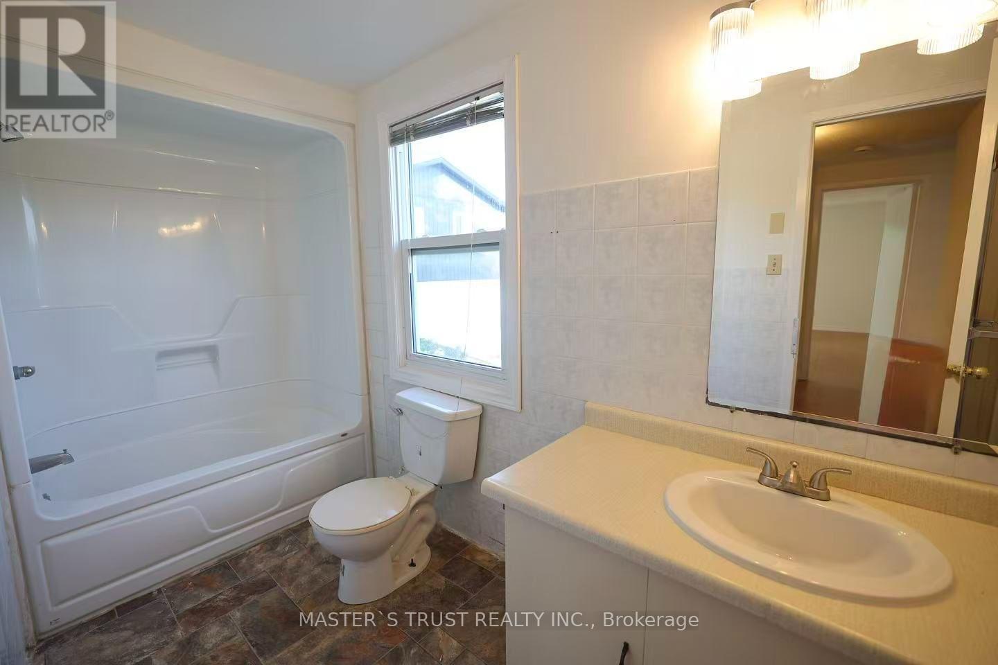 5 THORNBERRY COURT - 14