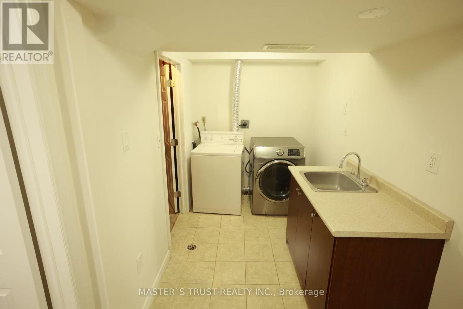5 THORNBERRY COURT - 17