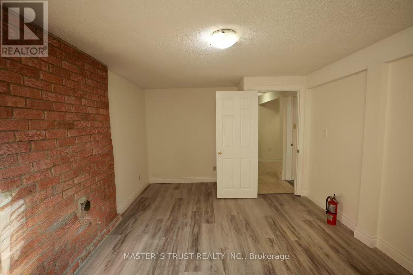 5 THORNBERRY COURT - 18
