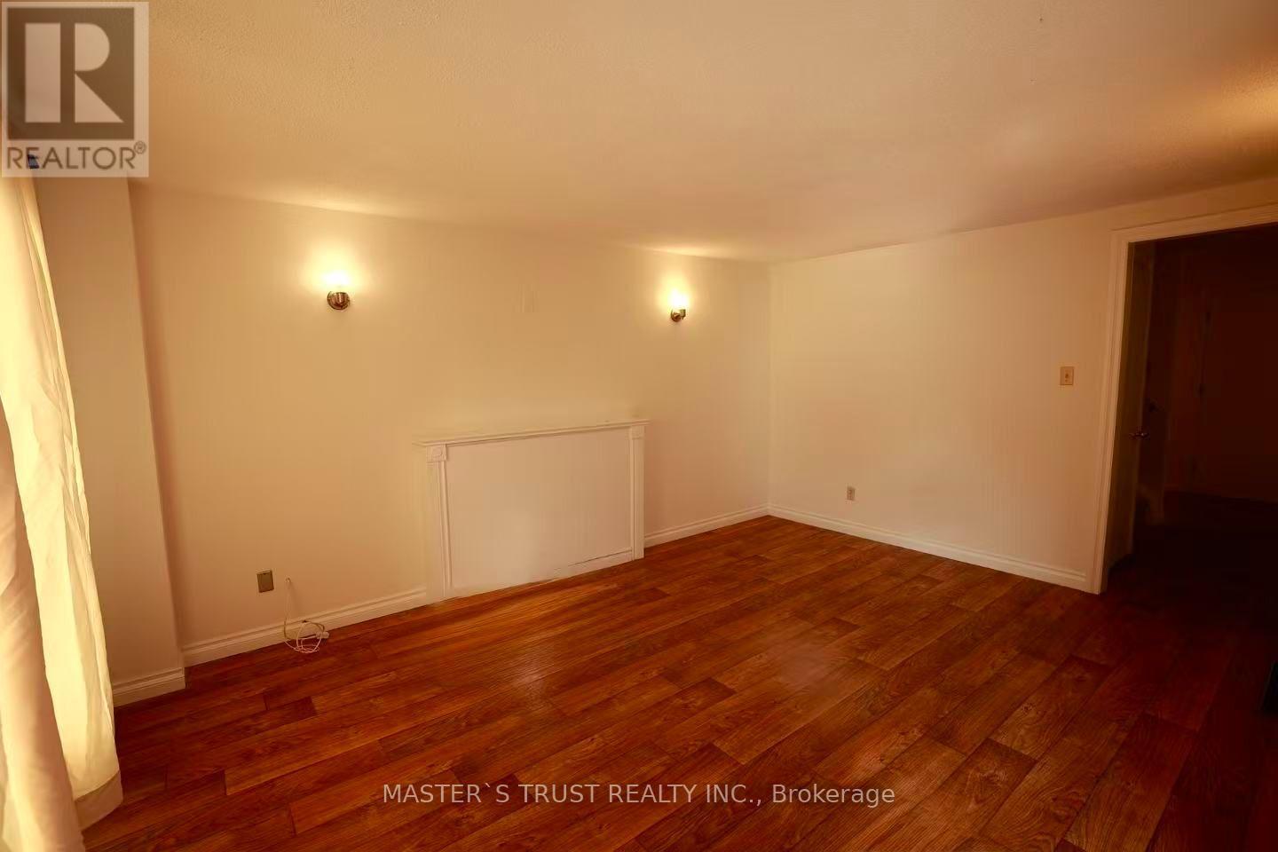 5 THORNBERRY COURT - 4