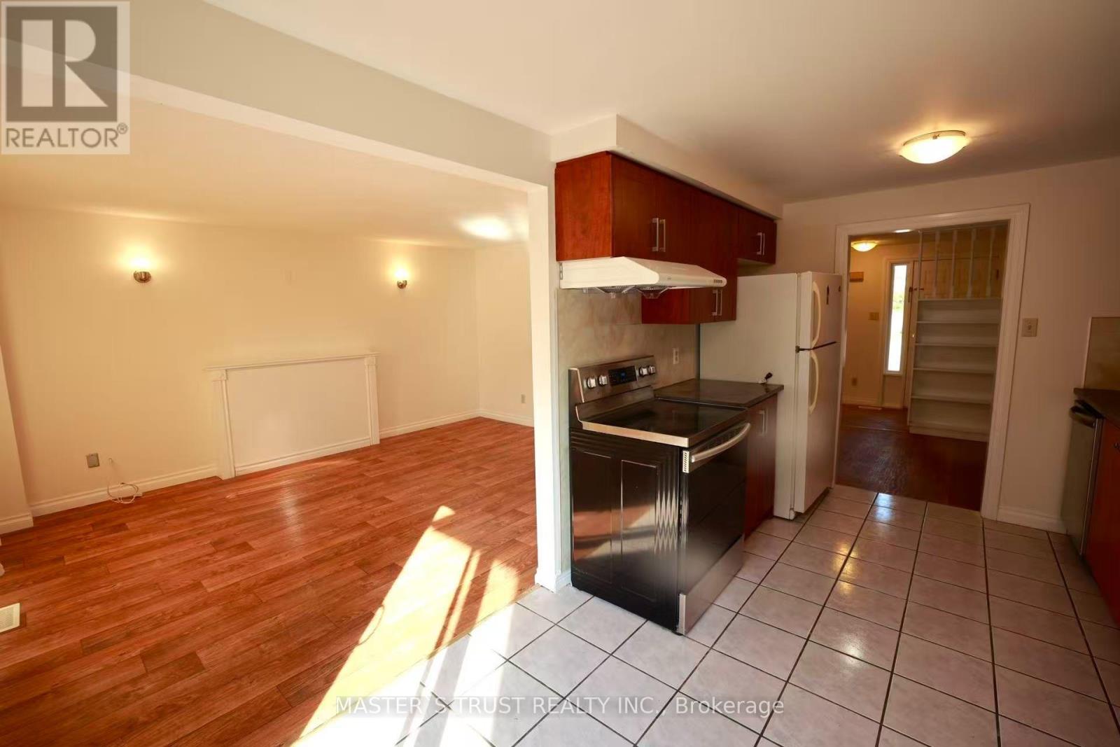 5 THORNBERRY COURT - 6