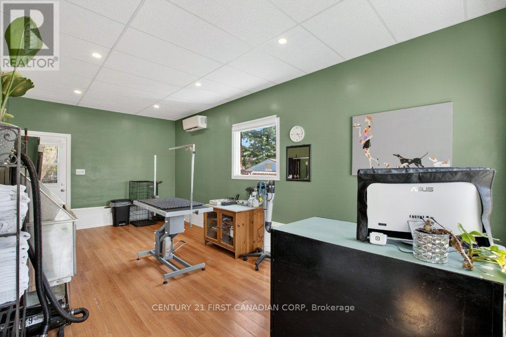 108 LAWRENCE AVENUE - 23