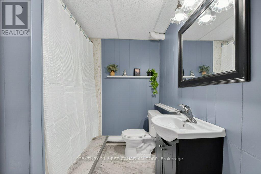 108 LAWRENCE AVENUE - 31
