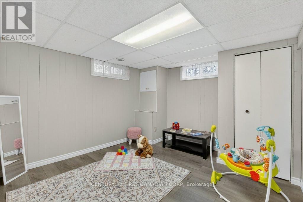 108 LAWRENCE AVENUE - 33