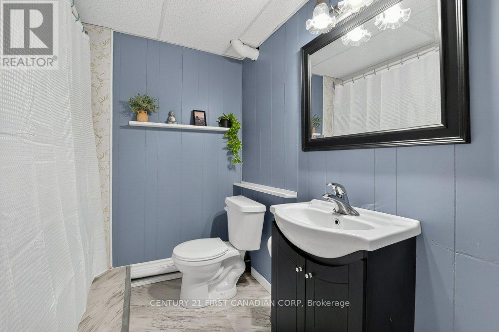 108 LAWRENCE AVENUE - 32
