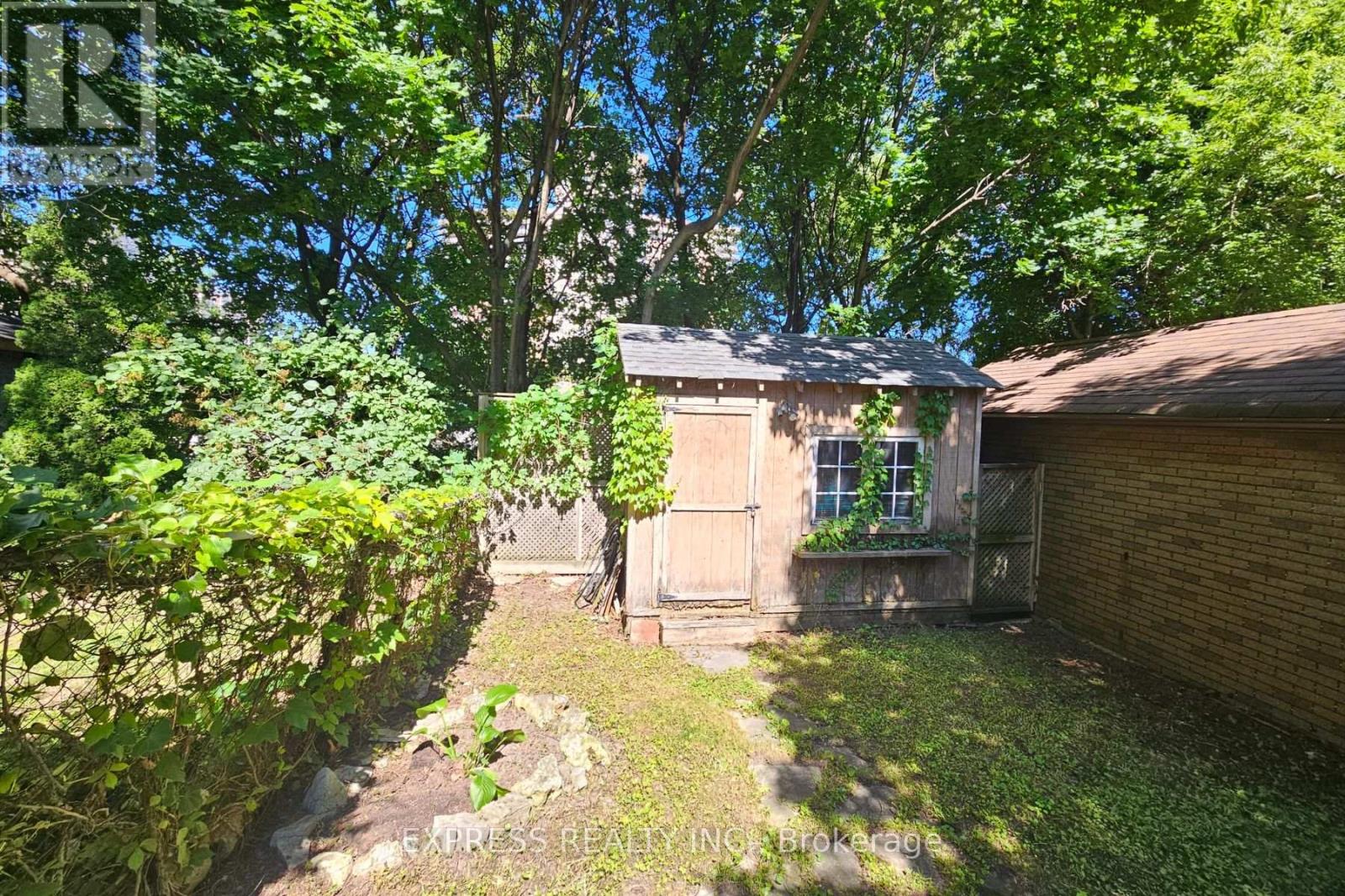 9 BRYANT AVENUE - 29