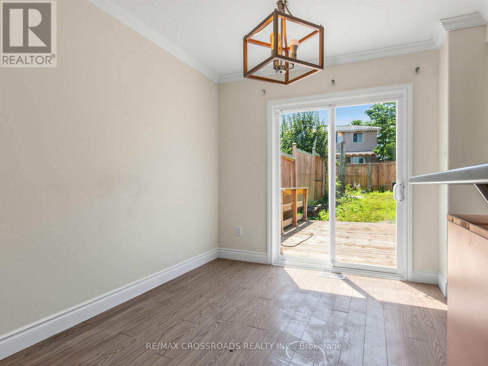 59 CHAUCER CRESCENT - 11
