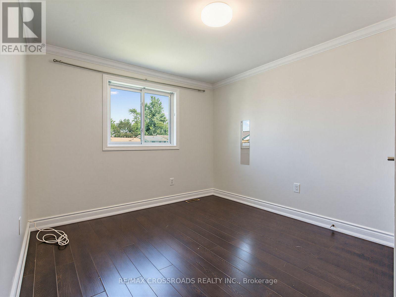 59 CHAUCER CRESCENT - 18
