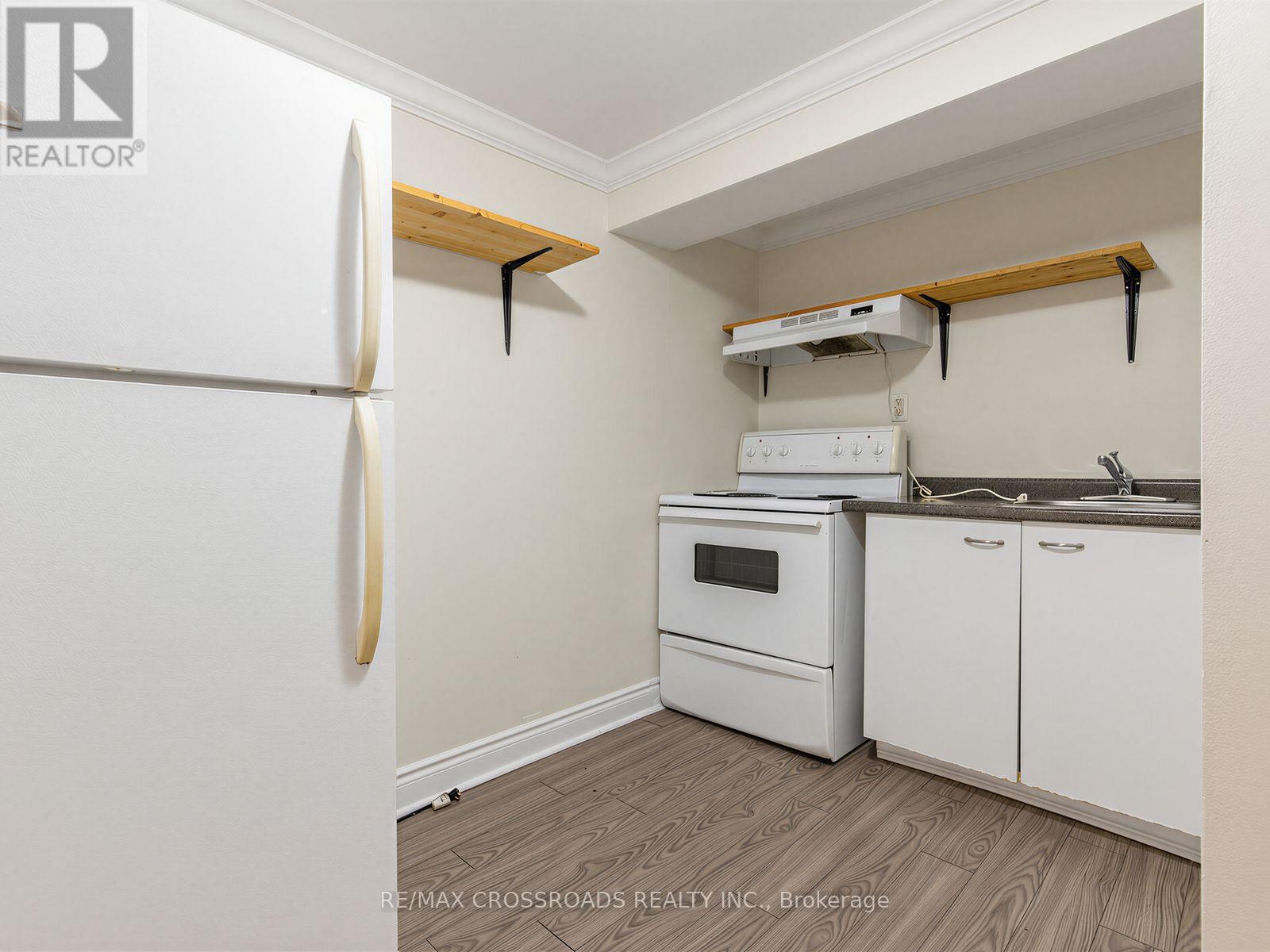59 CHAUCER CRESCENT - 28