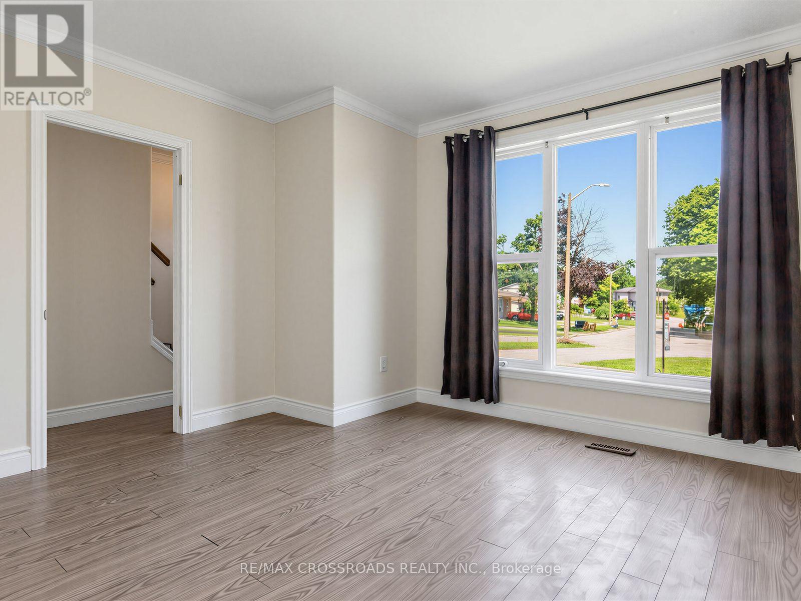 59 CHAUCER CRESCENT - 4