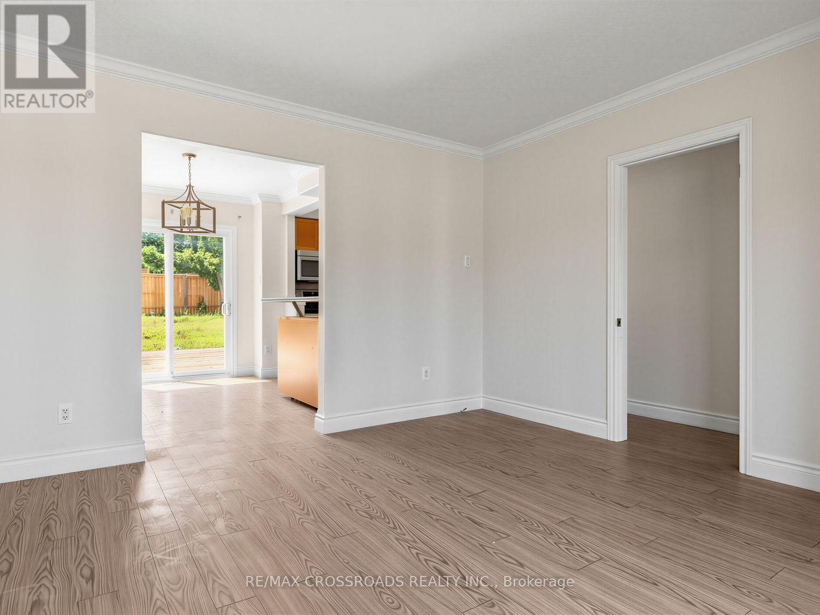 59 CHAUCER CRESCENT - 6