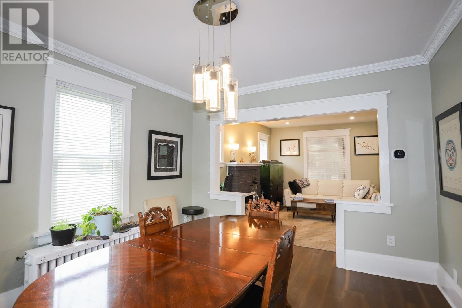 951 Wellington ST - 12