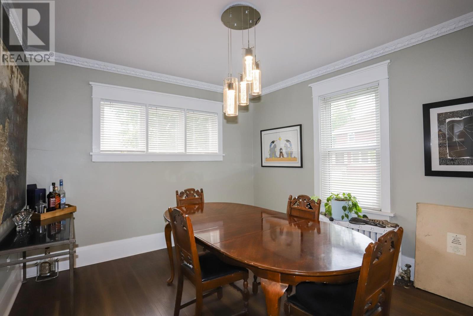 951 Wellington ST - 11