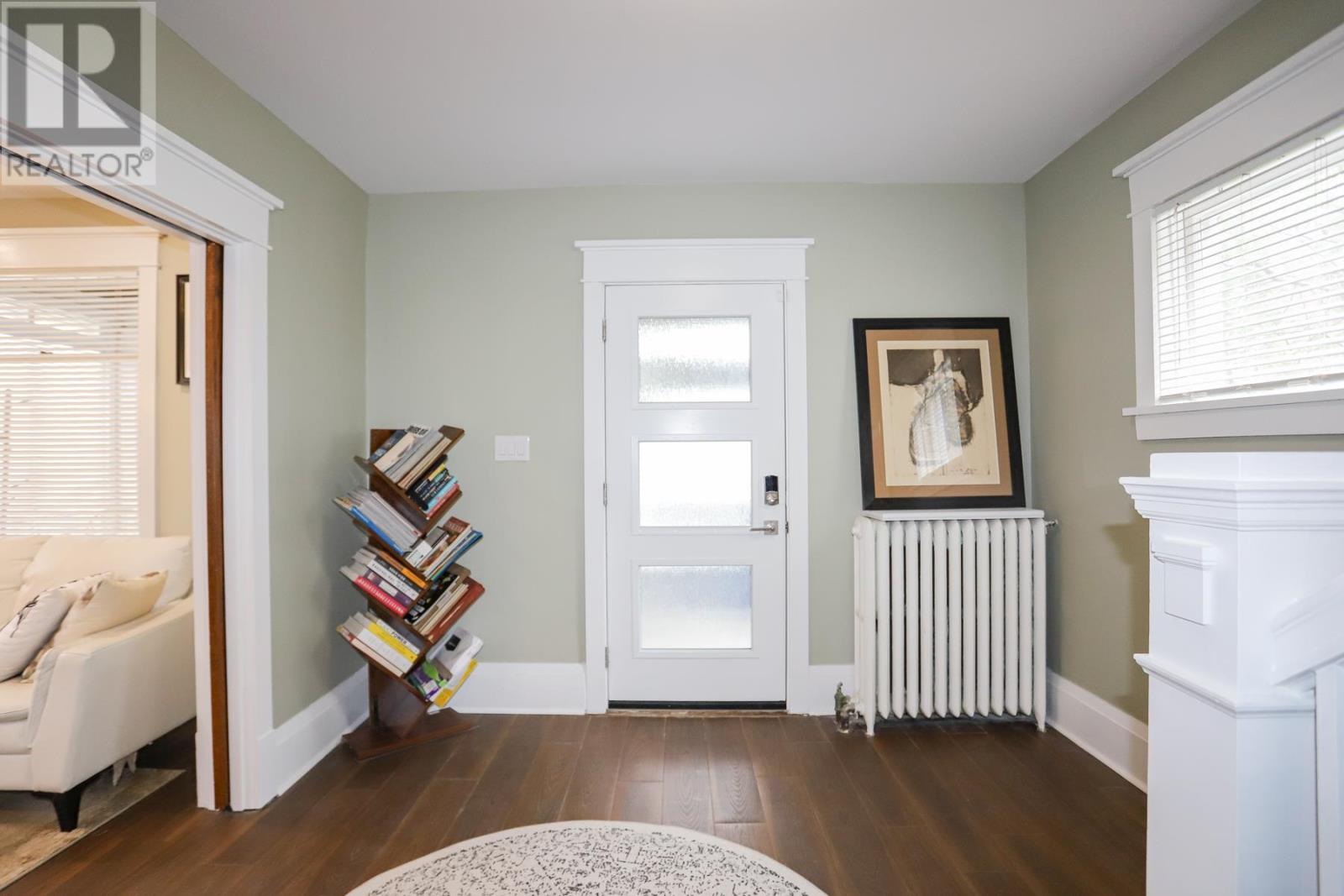 951 Wellington ST - 14