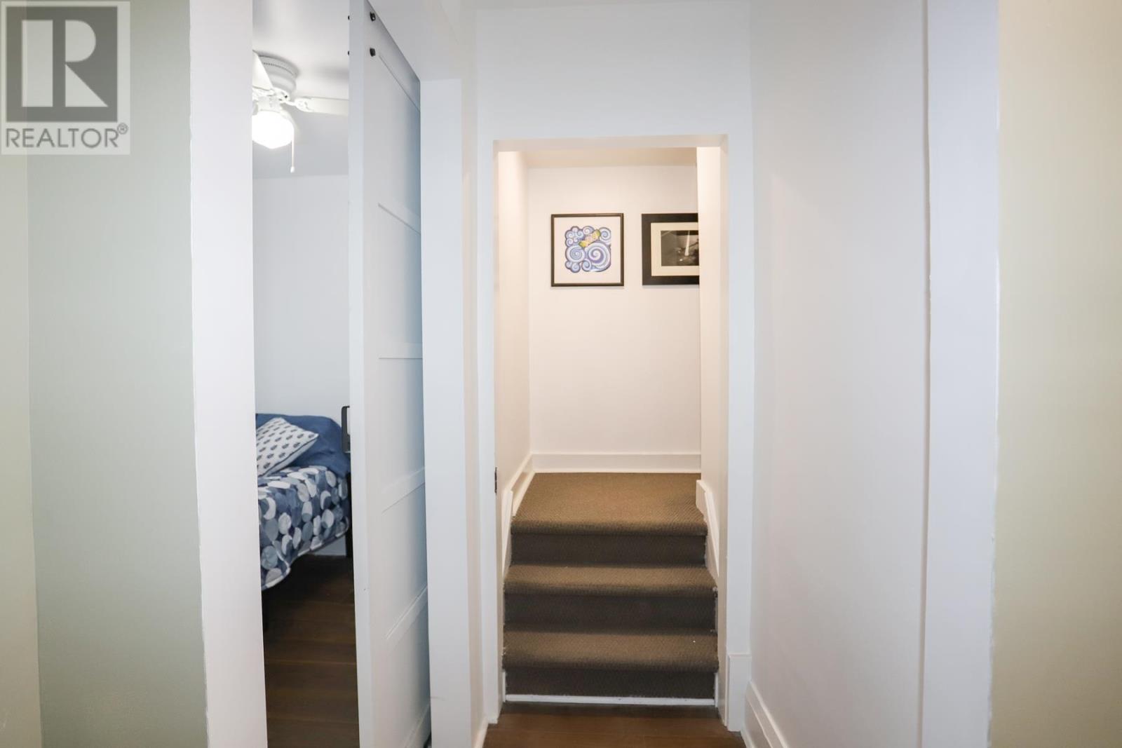 951 Wellington ST - 31