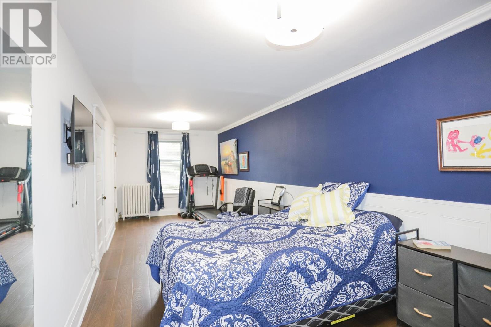 951 Wellington ST - 34