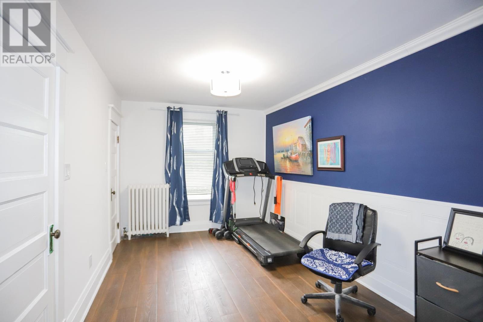 951 Wellington ST - 35