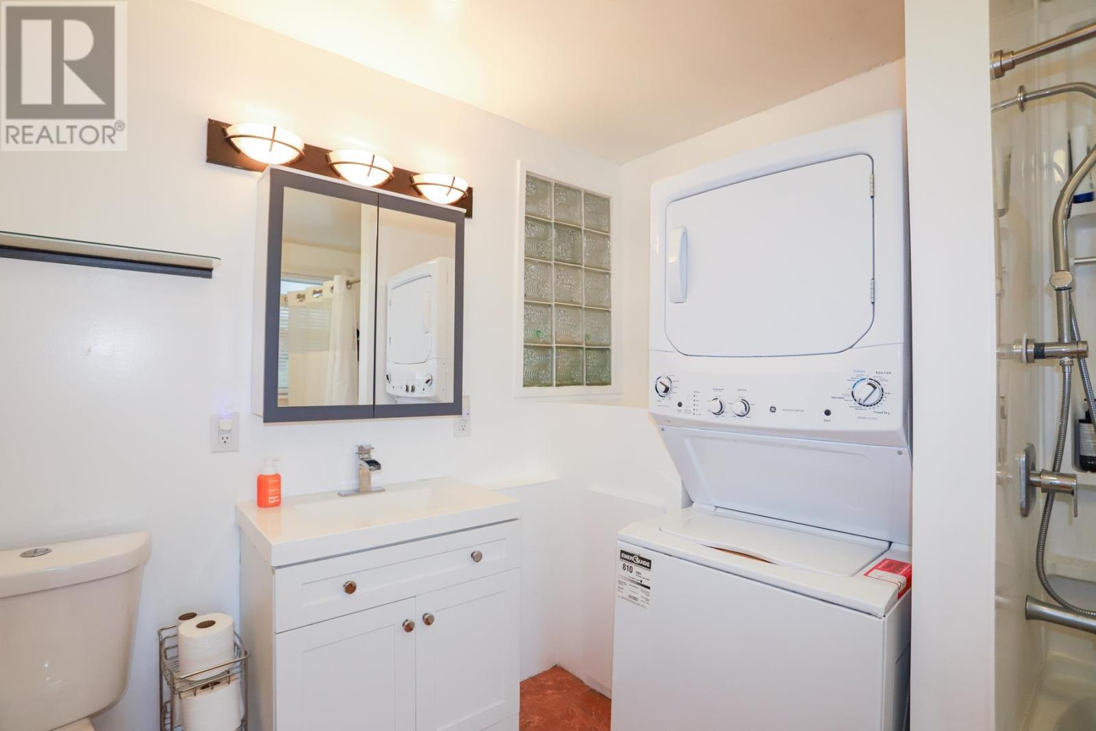 951 Wellington ST - 39